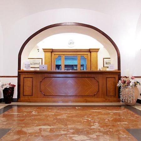 Hotel Cesare 14 ナポリ エクステリア 写真