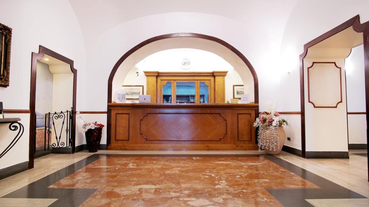 Hotel Cesare 14 ナポリ エクステリア 写真