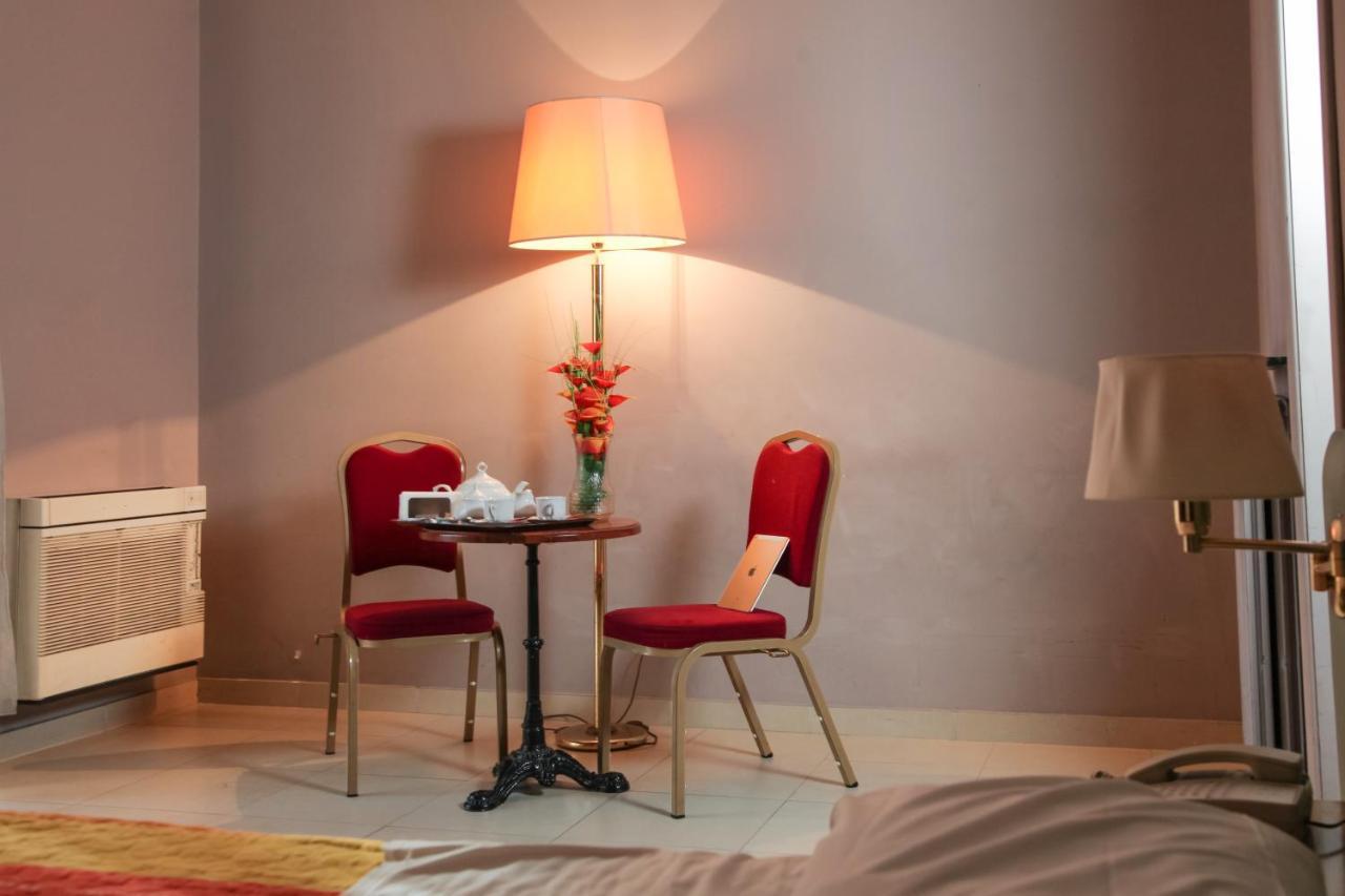 Hotel Cesare 14 ナポリ エクステリア 写真