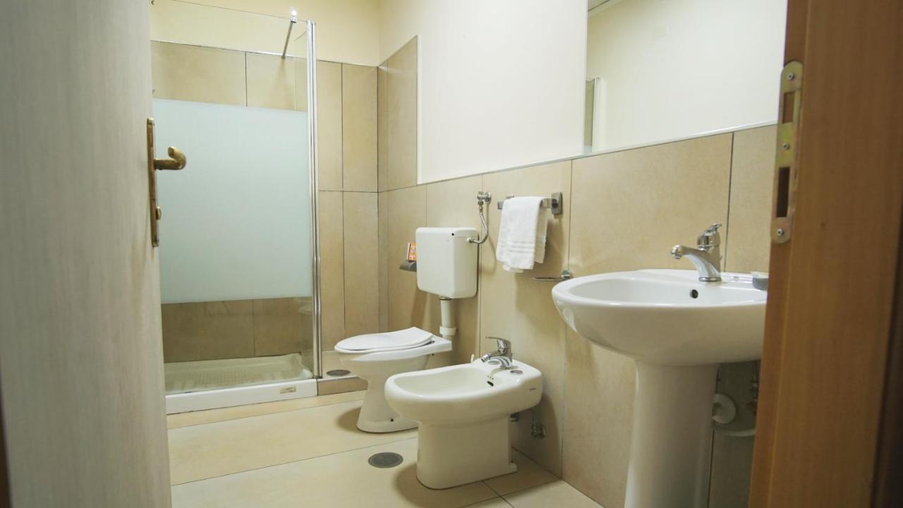 Hotel Cesare 14 ナポリ エクステリア 写真