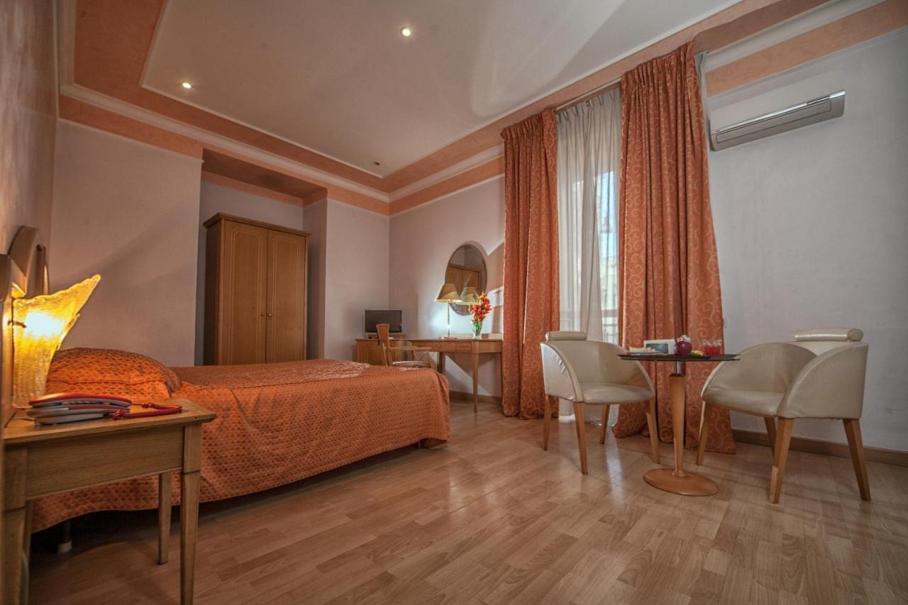 Hotel Cesare 14 ナポリ エクステリア 写真