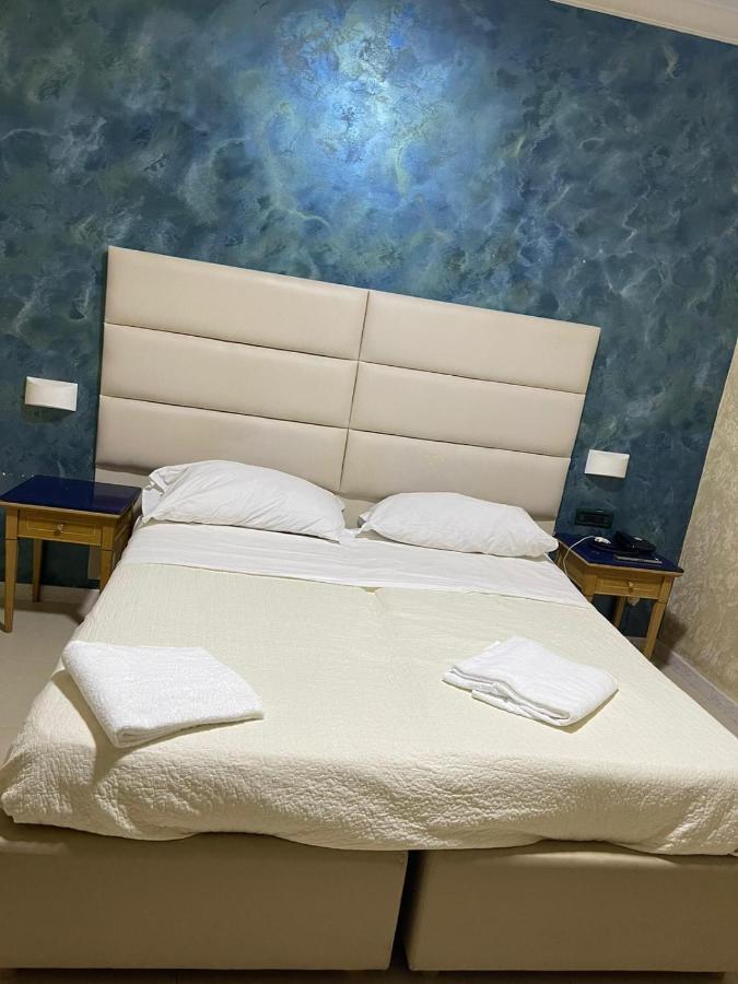 Hotel Cesare 14 ナポリ エクステリア 写真