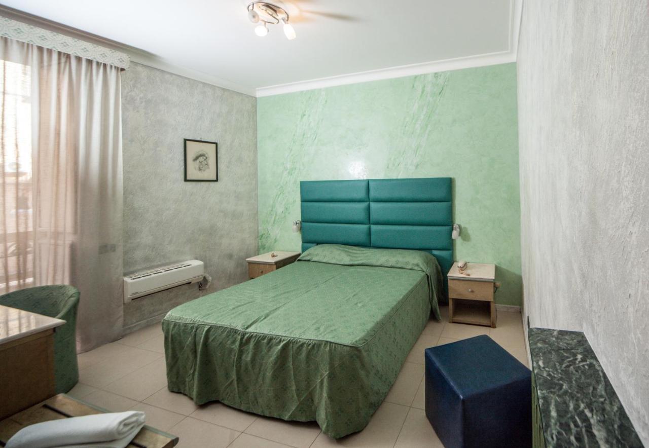Hotel Cesare 14 ナポリ エクステリア 写真